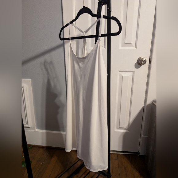 Active dress - Picture 3 of 7